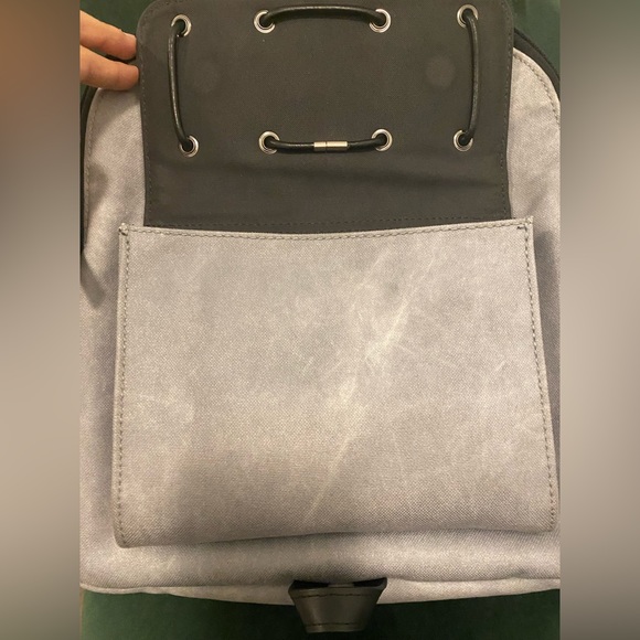 Almost new Backpack-Venque cross Elle backpack - Picture 4 of 7